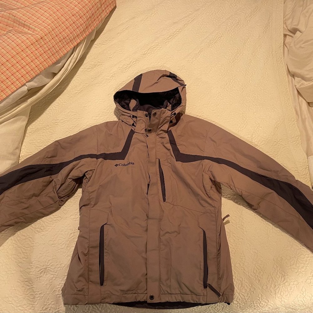 Medium Men's waterproof breathable jacket with omni-tech.